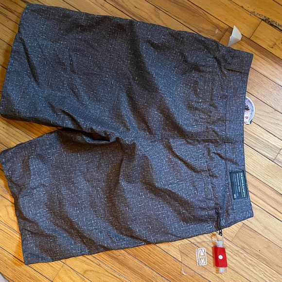 Ocean & Earth Hybrid Shore 2 Street Walkshort - Picture 2 of 4